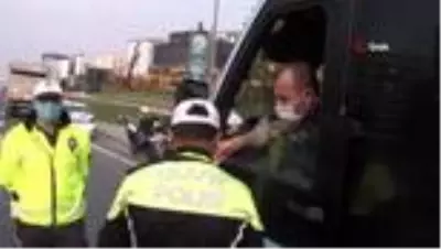 Polisten minibüslerde Covid 19 denetimi Polisten minibüslerde Covid 19 denetimi