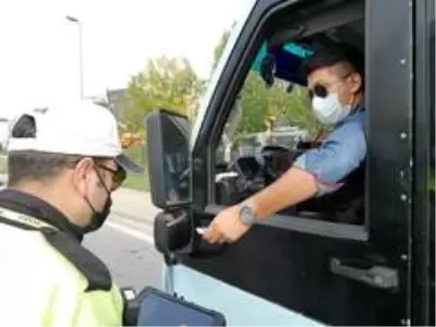 Polisten minibüslerde Covid 19 denetimi Polisten minibüslerde Covid 19 denetimi