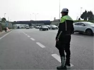Polisten minibüslerde Covid 19 denetimi Polisten minibüslerde Covid 19 denetimi