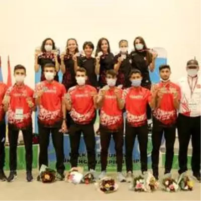 Romanya'daki dağ koşusunda derece sevinci Romanya'daki dağ koşusunda derece sevinci