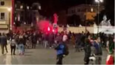 Salgın tedbirlerinin protesto edildiği gösteride olaylar çıktı Salgın tedbirlerinin protesto edildiği gösteride olaylar çıktı