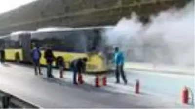 Sefaköy D-100'de bakıma götürülen İETT Sefaköy D-100'de bakıma götürülen İETT