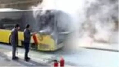 Sefaköy D-100'de bakıma götürülen İETT Sefaköy D-100'de bakıma götürülen İETT