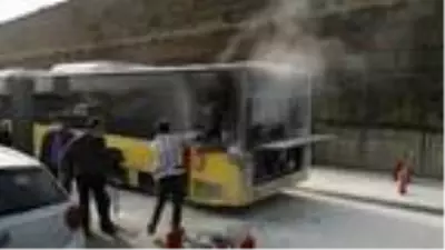 Sefaköy D-100'de otobüste yangın-1 Sefaköy D-100'de otobüste yangın-1