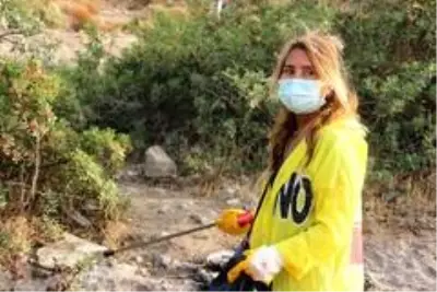 Sertab Erener, Bodrum'da çöp toplayıp isyan etti: Utanıyorum insan olmaktan Sertab Erener, Bodrum'da çöp toplayıp isyan etti: Utanıyorum insan olmaktan