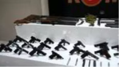 Son dakika... Silah kaçakçılığı operasyonu: 19 gözaltı (2) Son dakika... Silah kaçakçılığı operasyonu: 19 gözaltı (2)
