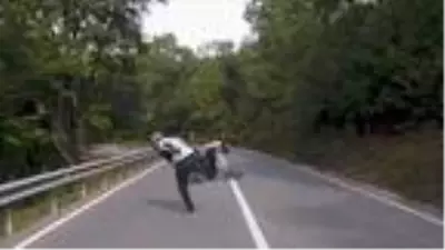 Son dakika haber... Kaza sonrası sürüklenen motosikletinin peşinden koştu Son dakika haber... Kaza sonrası sürüklenen motosikletinin peşinden koştu