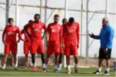 Sivasspor'da Maccabi Tel-Aviv maçının hazırlıkları başladı Sivasspor'da Maccabi Tel-Aviv maçının hazırlıkları başladı