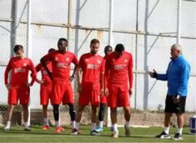 Sivasspor'da Maccabi Tel-Aviv maçının hazırlıkları başladı Sivasspor'da Maccabi Tel-Aviv maçının hazırlıkları başladı