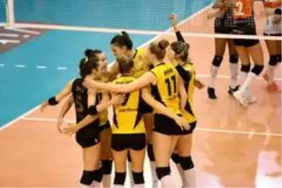 Sultanlar Ligi: Eczacıbaşı VitrA: 2 VakıfBank: 3 Sultanlar Ligi: Eczacıbaşı VitrA: 2 VakıfBank: 3