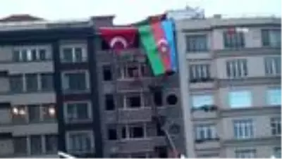 Taksim'de 29 Ekim Cumhuriyet Bayramı öncesi Türk ve Azerbaycan bayrakları asıldı Taksim'de 29 Ekim Cumhuriyet Bayramı öncesi Türk ve Azerbaycan bayrakları asıldı