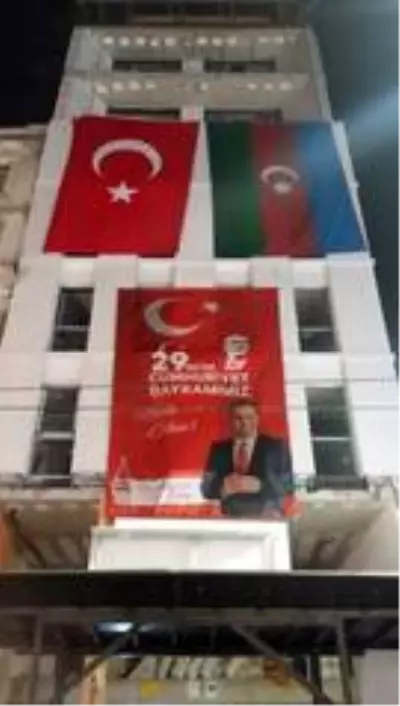 Taksim'de 29 Ekim Cumhuriyet Bayramı öncesi Türk ve Azerbaycan bayrakları asıldı Taksim'de 29 Ekim Cumhuriyet Bayramı öncesi Türk ve Azerbaycan bayrakları asıldı