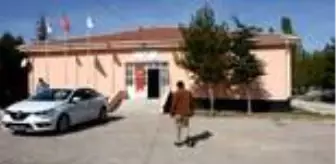 Gıda Maddesi: Turşu fabrikasına dönüştürülen atıl ilkokul binası kadınlara iş kapısı oldu Gıda Maddesi: Turşu fabrikasına dönüştürülen atıl ilkokul binası kadınlara iş kapısı oldu