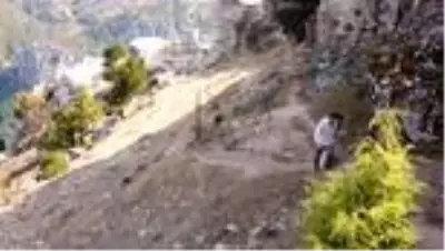 Uçurumun kenarında nikah kıydılar Uçurumun kenarında nikah kıydılar