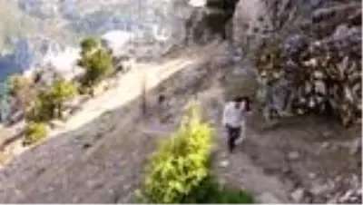 Uçurumun kenarında nikah kıydılar Uçurumun kenarında nikah kıydılar