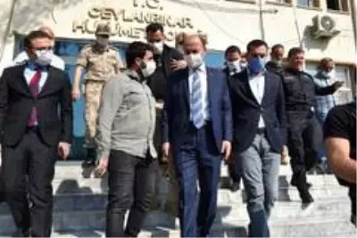 Vali Erin Ceylanpınar halkıyla bira raya geldi Vali Erin Ceylanpınar halkıyla bira raya geldi