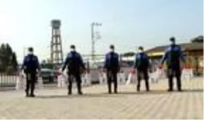 Van'da Mevlidi Nebi Haftası'nda polisten çocuklara hediye Van'da Mevlidi Nebi Haftası'nda polisten çocuklara hediye