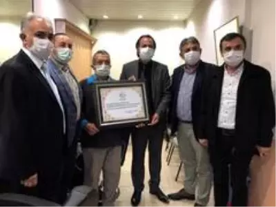 Van'dan Giresun'daki selden zarar gören berber ve kuaförlere destek Van'dan Giresun'daki selden zarar gören berber ve kuaförlere destek