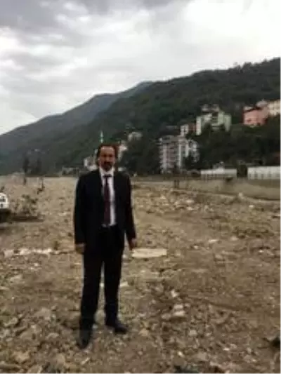 Van'dan Giresun'daki selden zarar gören berber ve kuaförlere destek Van'dan Giresun'daki selden zarar gören berber ve kuaförlere destek