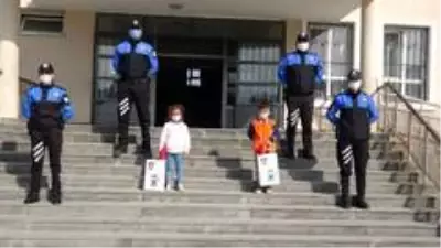 - Van Emniyet Müdürlüğünden minikler için anlamlı etkinlik - Van Emniyet Müdürlüğünden minikler için anlamlı etkinlik