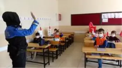 - Van Emniyet Müdürlüğünden minikler için anlamlı etkinlik - Van Emniyet Müdürlüğünden minikler için anlamlı etkinlik