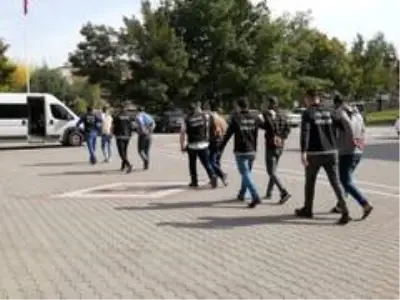 Van otlu peynir içinde 106 kilo eroin sevkiyatına NSM darbesi Van otlu peynir içinde 106 kilo eroin sevkiyatına NSM darbesi