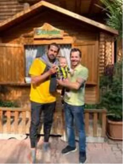 Volkan Demirel, yeni yaşını İznik'te kutladı (YENİDEN) Volkan Demirel, yeni yaşını İznik'te kutladı (YENİDEN)