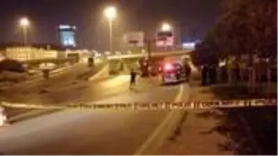 Yabancı uyruklu adam ve kadını otomobilden indirip üzerlerine kurşun yağdırdılar Yabancı uyruklu adam ve kadını otomobilden indirip üzerlerine kurşun yağdırdılar