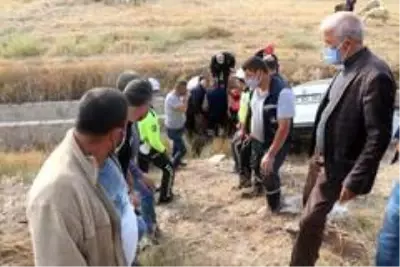 - Yaralı sürücünün yardımına vatandaşlar yetişti - Yaralı sürücünün yardımına vatandaşlar yetişti