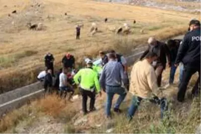 - Yaralı sürücünün yardımına vatandaşlar yetişti - Yaralı sürücünün yardımına vatandaşlar yetişti