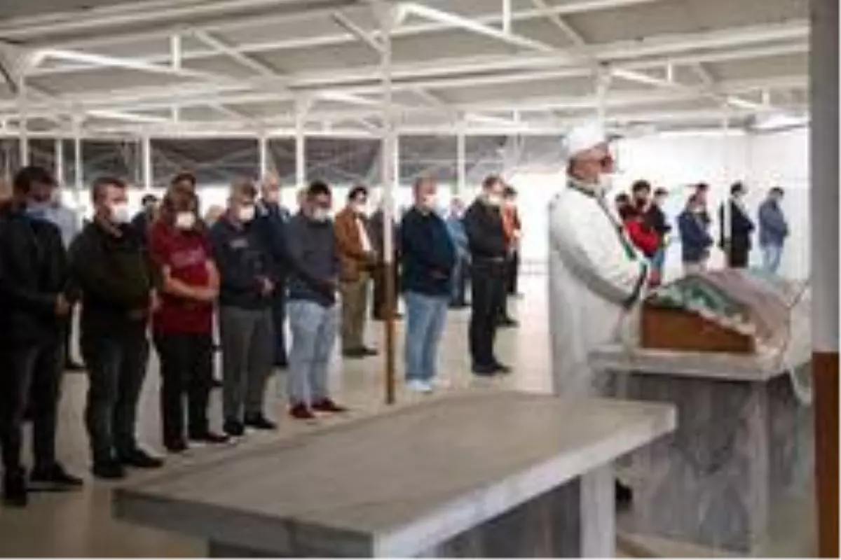 Yemek borusuna takılan ekmek sonucu ölen Zeynep son yolculuğuna uğurlandı