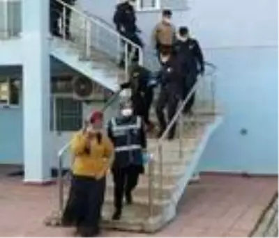 Evlilik vaadiyle dolandırılan yaşlı adamın tüm birikimi bir çırpıda gitti Evlilik vaadiyle dolandırılan yaşlı adamın tüm birikimi bir çırpıda gitti