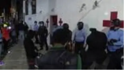ABD'nin Philadelphia kentinde polisin bir siyahiyi öldürmesine yönelik protestolar sürüyor (2) ABD'nin Philadelphia kentinde polisin bir siyahiyi öldürmesine yönelik protestolar sürüyor (2)