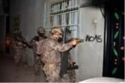 Son dakika haberi! Adana ve Hatay'da uyuşturucu satıcılarına şafak operasyonu: 36 gözaltı kararı Son dakika haberi! Adana ve Hatay'da uyuşturucu satıcılarına şafak operasyonu: 36 gözaltı kararı