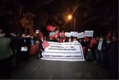 AK Parti Gençlik Kolları'ndan Fransa Büyükelçiliği önünde 'Charlie Hebdo' protestosu AK Parti Gençlik Kolları'ndan Fransa Büyükelçiliği önünde 'Charlie Hebdo' protestosu