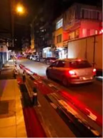 Alaşehir'de Türk bayrağının caddeye serilmesine soruşturma Alaşehir'de Türk bayrağının caddeye serilmesine soruşturma