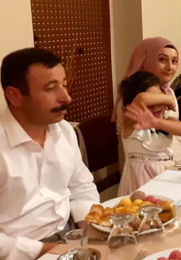 Gözü dönmüş eş, aldattığından şüphelendiği 17 yıllık eşini boğarak öldürdü Gözü dönmüş eş, aldattığından şüphelendiği 17 yıllık eşini boğarak öldürdü