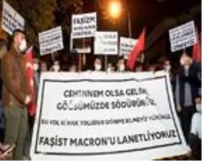 AK Parti Gençlik Kolları'ndan Fransa Büyükelçiliği önünde 'Charlie Hebdo' protestosu AK Parti Gençlik Kolları'ndan Fransa Büyükelçiliği önünde 'Charlie Hebdo' protestosu