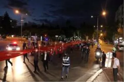 Antalya'da meşaleli cumhuriyet yürüyüşü Antalya'da meşaleli cumhuriyet yürüyüşü