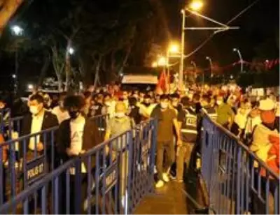 Antalya'da meşaleli cumhuriyet yürüyüşü Antalya'da meşaleli cumhuriyet yürüyüşü