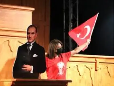 Antalya'da meşaleli cumhuriyet yürüyüşü Antalya'da meşaleli cumhuriyet yürüyüşü