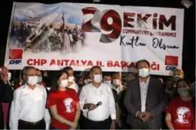 Antalya'da meşaleli cumhuriyet yürüyüşü Antalya'da meşaleli cumhuriyet yürüyüşü