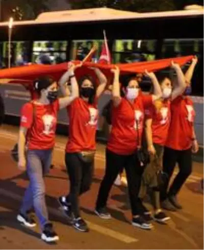Antalya'da meşaleli cumhuriyet yürüyüşü Antalya'da meşaleli cumhuriyet yürüyüşü