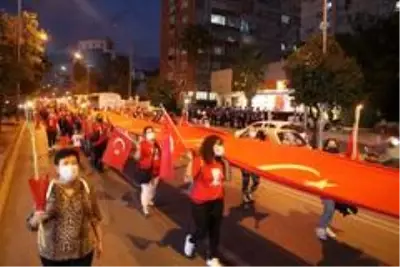 Antalya'da meşaleli cumhuriyet yürüyüşü Antalya'da meşaleli cumhuriyet yürüyüşü