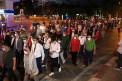 Antalya'da meşaleli cumhuriyet yürüyüşü Antalya'da meşaleli cumhuriyet yürüyüşü