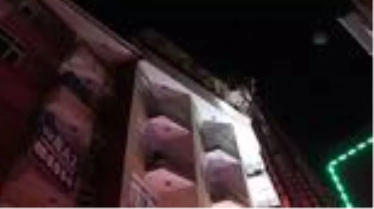 Apartmanın çatısında çıkan yangın söndürüldü