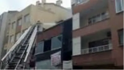 Son dakika haber! Ataşehir'de 3 katlı iş yerinin çatısı yandı Son dakika haber! Ataşehir'de 3 katlı iş yerinin çatısı yandı
