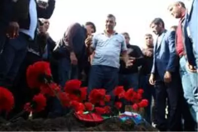 - Berde'deki hain saldırıda can verenler toprağa verildi- Gözyaşları sel oldu - Berde'deki hain saldırıda can verenler toprağa verildi- Gözyaşları sel oldu