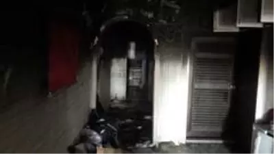 Bir kişinin hayatını kaybetti yangında ev küle dönerken, duvarda asılı olan Türk bayrağı zarar görmedi Bir kişinin hayatını kaybetti yangında ev küle dönerken, duvarda asılı olan Türk bayrağı zarar görmedi