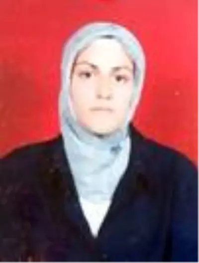 Bir kişinin hayatını kaybettiği yangında ev küle dönerken, duvarda asılı olan Türk bayrağı zarar görmedi Bir kişinin hayatını kaybettiği yangında ev küle dönerken, duvarda asılı olan Türk bayrağı zarar görmedi